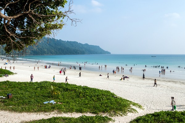 Posisi ke-7, yakni pantai andalan orang Indoa, Pantai Radhanagar, Havelock Island, Kepulauan Andaman dan Nicobar (Foto: Getty Images/Diy13) Posisi ke-7, yakni pantai andalan orang Indoa, Pantai Radhanagar, Havelock Island, Kepulauan Andaman dan Nicobar (Foto: Getty Images/Diy13)