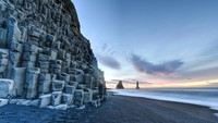 Travelers Choice didasarkan pada ulasan dan peringkat yang dikumpulkan selama 12 bulan terakhir. Poisis ke-4 yakni Pantai Reynisfjara, Vik, Islandia (Foto: Getty Images/iStockphoto/demerzel21)