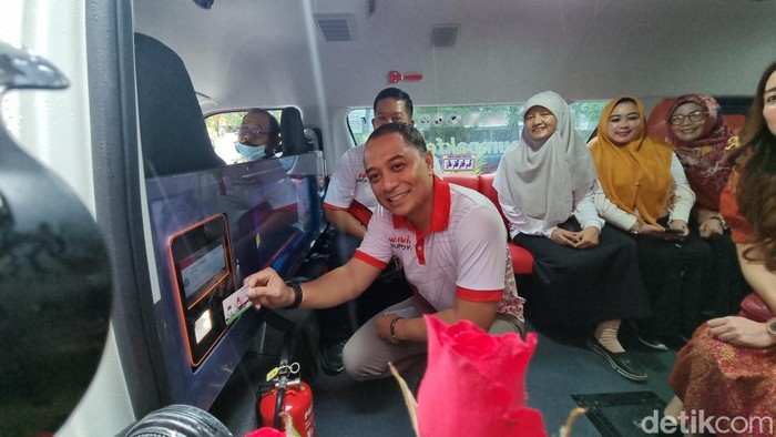 Peluncuran angkutan feeder Wira Wiri Suraboyo di Gedung Siola Surabaya. Peluncuran angkutan feeder Wira Wiri Suraboyo di Gedung Siola Surabaya.