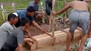 Viral Jenazah Dikubur Dalam Keadaan Banjir, Ini Faktanya