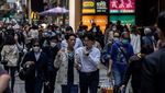 Potret Aktivitas Warga Hong Kong yang Kini Bebas Masker