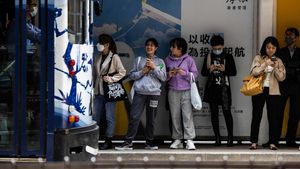 Potret Aktivitas Warga Hong Kong yang Kini Bebas Masker