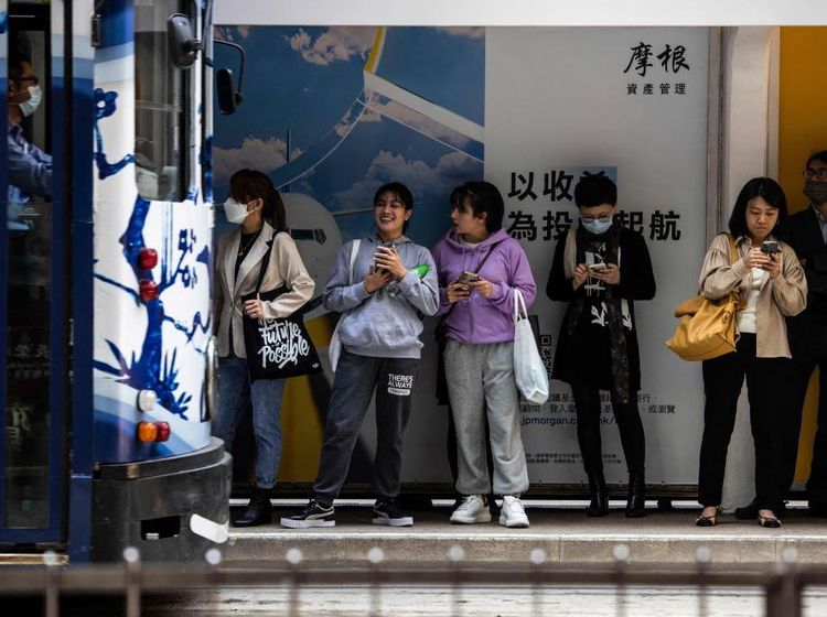 Potret Aktivitas Warga Hong Kong yang Kini Bebas Masker