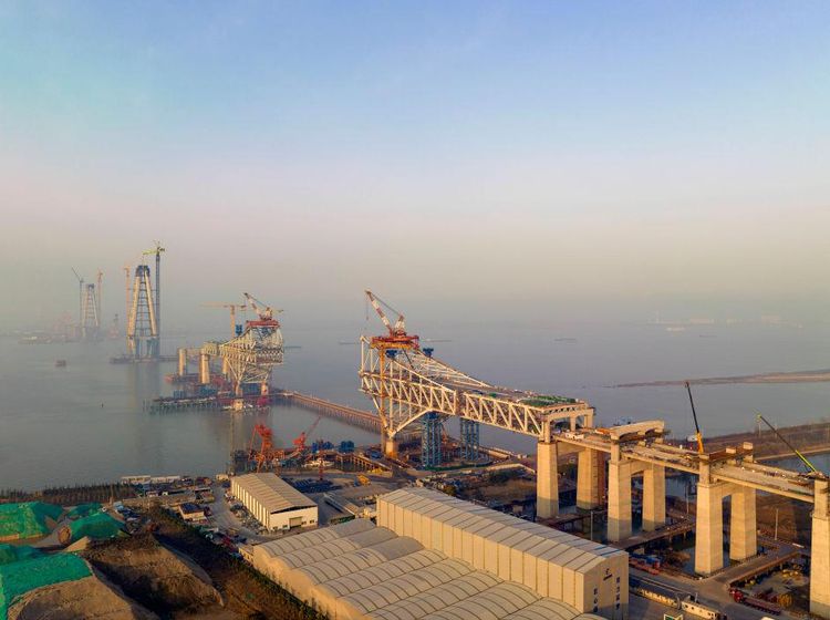Potret Terkini Konstruksi Jembatan Sungai Yangtze yang Lagi Dibangun