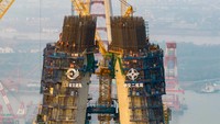 Proyek jembatan ini masih dalam tahap pembangunan.  