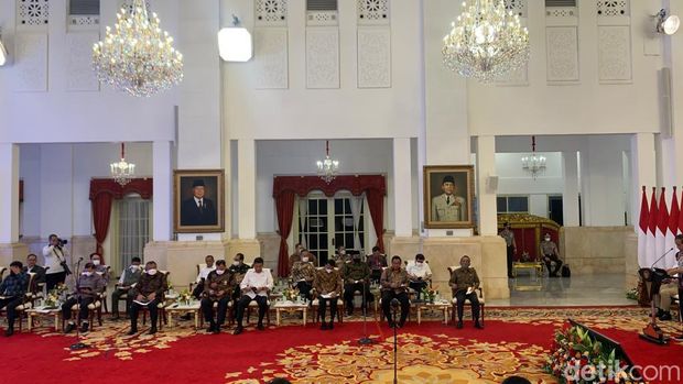 Presiden Jokowi menggelar sidang kabinet paripurna. Hampir seluruh menteri dan kepala lembaga hadir, namun Zainudin Amali tidak terlihat. (Eva Safitri/detikcom)