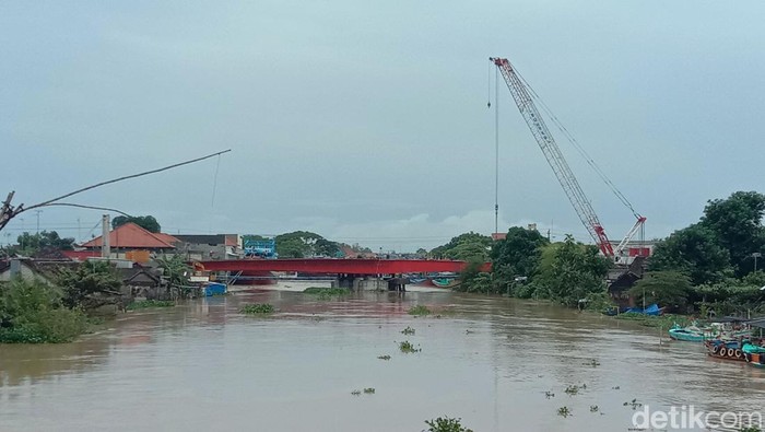 Proyek Jembatan Juwana Pati. Foto diambil Kamis (2/3/2023).