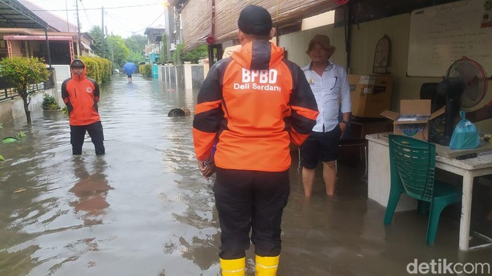 Ratusan rumah di Deli Serdang terendam banjir usai besi kemudi pintu air dicuri.