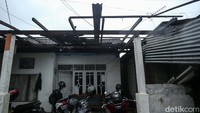 Kebanyakan bagian yang rusak adalah atap rumah warga.
