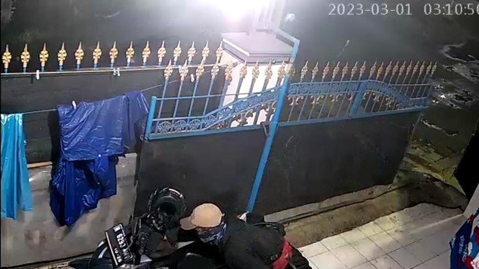 Rekaman CCTV maling motor di Probolinggo