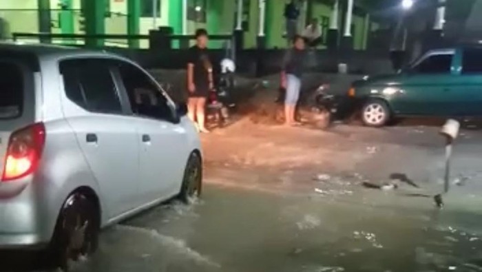 RSUD dr Soeroto Ngawi yang tergenang banjir