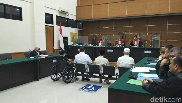 Sidang korupsi eks Kepala BPN Lebak terima gratifikasi Rp 18,1 miliar.