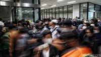 Saat ini Stasiun Manggarai merupakan stasiun transit dengan jumlah penumpang yang sangat banyak.