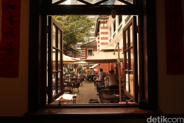 Traveler bisa pilih nih, mau nongkrong indoor atau outdoor. (bonauli/detikcom)