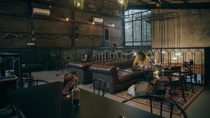 Ada banyak tempat nongkrong di Surabaya. Berikut ini beberapa di antaranya yang instagramable.