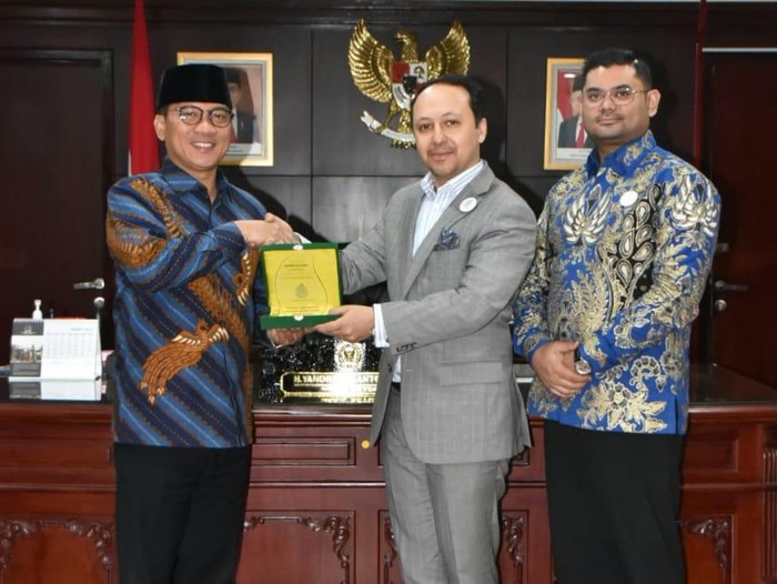 Waket MPR Yandri Susanto Raih Penghargaan dari GCI