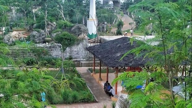 Berwisata ke gunung atau pantai mungkin sudah biasa dilakukan. Pernahkah detikers main ke wisata bekas tambang?