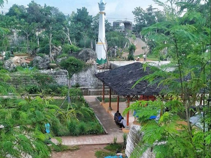 Berwisata ke gunung atau pantai mungkin sudah biasa dilakukan. Pernahkah detikers main ke wisata bekas tambang?