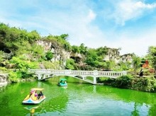 Jelajahi Gresik, Temukan Keindahan Wisata Religi dan Industri yang Menarik