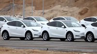 Tesla Model Y terlihat di Tesla Inc. Gigafactory di Gruenheide, Jerman. Mobil listrik ini kembali menjadi perhatian setelah berakselerasi atau ngebut secara mendadak hingga menelan korban jiwa di China.   