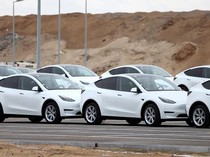 Ramai-ramai Mobil Tesla Nyamar Jadi Toyota-Honda cs Gegara Takut Dirusak
