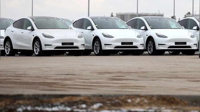 Tesla Model Y electric vehicles in a lot at the Tesla Inc. Gigafactory in Gruenheide, Germany, on Saturday, Jan. 21, 2023. Tesla CEO Elon Musk played down how much impact his tweets have on the companys stock price as he defended himself at a trial in San Francisco federal court on Friday over his 2018 tweet about taking the electric car-maker private. Photographer: Liesa Johannssen/Bloomberg via Getty Images