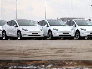 Harga Tesla di Malaysia: Tipe Termahal pun Masih Lebih Murah daripada di Indonesia