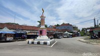 Ya kalau tidak adalah ada 5 kecamatan yang memang bahasa sehari-harinya kebanyakan menggunakan bahasa Jawa. Seperti Lakbok, Purwadadi, Banjarsari, Banjaranyar dan Pamarican, ujar Kepala Dinas Kebudayaan, Pemuda dan Olahraga (Disbudpora) Ciamis Erwan Darmawan, belum lama ini.