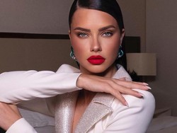 Foto Adriana Lima yang Jadi Duta Piala Dunia Wanita Pertama, Tuai Kontroversi