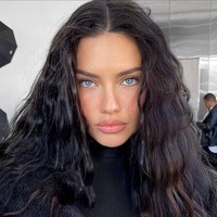 Adriana Lima disebut kurang bisa mewakiliki fans bola wanita. Apa yang akan duta ini wamilkan kepada populasi besar dan berkembang dari pemain-pemain bola wanita aspiratif dan fans yang benar-benar mencintai pertandingan karena itu menunjukkan kita seperti apa itu pemberdayaan dan kesetaraan, kata mantan kapten bola Australia Maa Dodd. Foto: Instagram Adriana Lima