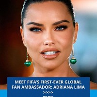 Terpilihnya Adriana Lima sebagai duta Piala Dunia Wanita menuai kontroversi. Wanita yang dikenal sebagai bidadari Victoria Secret tersebut memang tidak familiar dengan dunia olahraga dan bola sehingga dianggap hanya dipilih karena penampilan. Foto: Instagram Adriana Lima