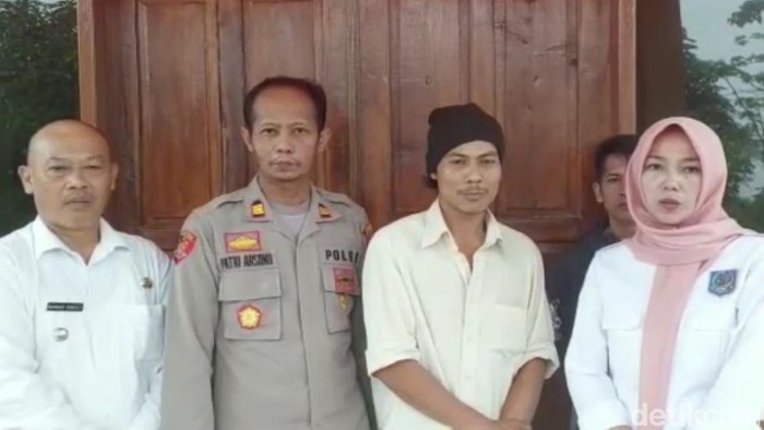 Agus Suhendar, seorang warga Garut bikin onar usai membuat video minum racun bareng anaknya. Usai ditelusuri polisi, ternyata aksi Agus itu hanya prank