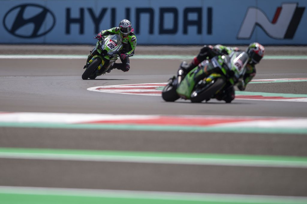 Pembalap Pata Yamaha Prometeon WorldSBK Toprak Razgatlioglu (kiri) bersama pembalap Aruba.it Racing-Ducati Alvaro Bautista (tengah) dan Orelac Racing MOVISIO Oliver Konig (kanan) memacu kecepatan pada latihan bebas pertama saat MOTUL FIM Superbike World Championship (WSBK) Indonesian Round 2023 di Pertamina Mandalika International Street Circuit di KEK Mandalika, Lombok Tengah, NTB, Jumat (3/3/2023). Sesi latihan pertama tersebut untuk balapan Supersport dan World Superbike.