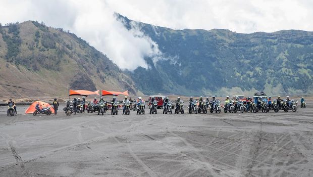 Aprilia Tuareg 660 digeber dari Surabaya ke Gunung Bromo