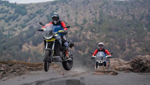 Aprilia Tuareg 660 digeber dari Surabaya ke Gunung Bromo