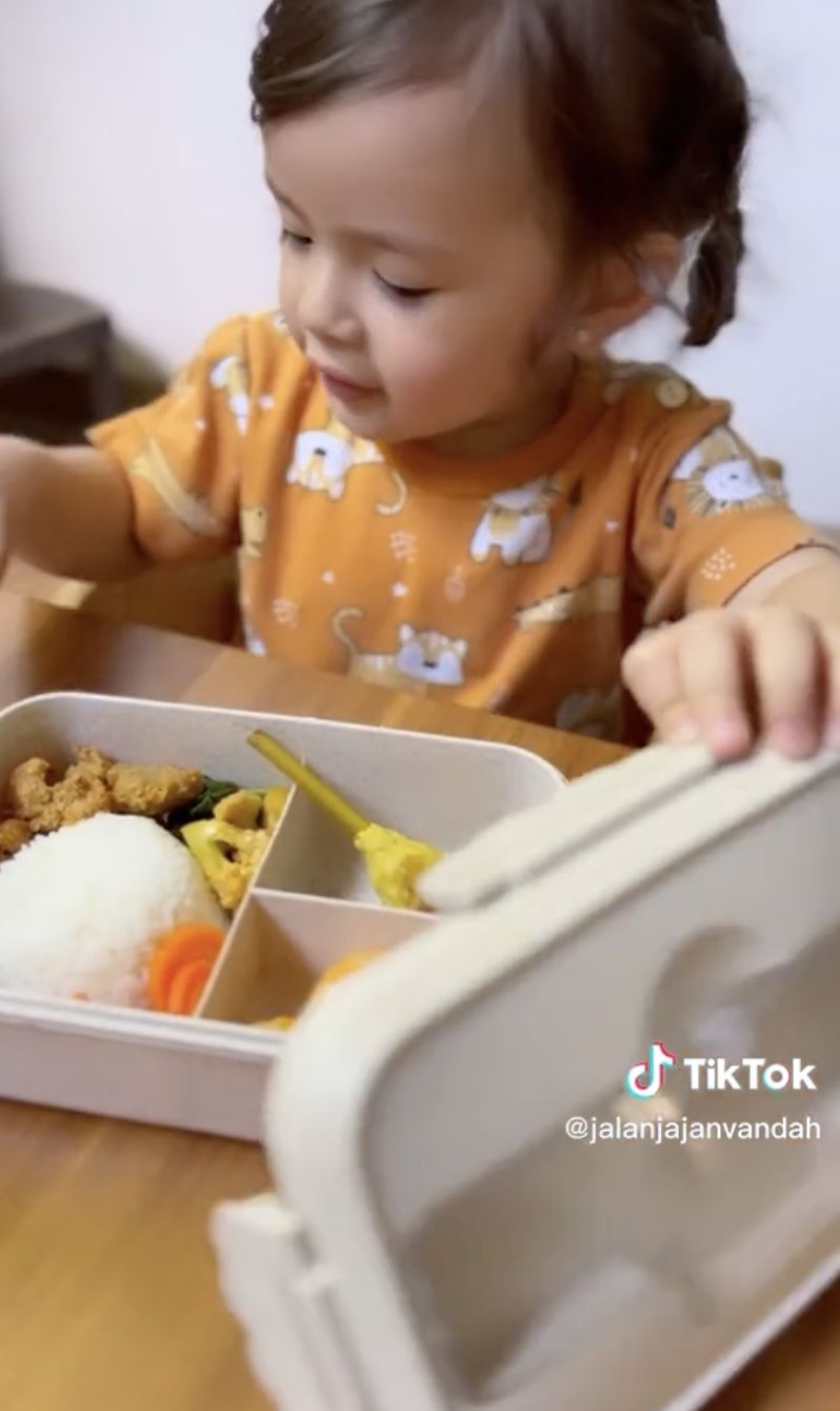Asmirandah Hobi Masak Sendiri Buat Sang Anak, Intip Kreasinya