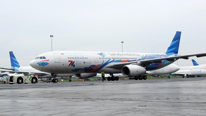 Garuda Indonesia merayakan kiprahnya selama 74 tahun. Garuda meluncurkan livery terbaru bertema The Beauty of Kembara Angkasa pada armada A330-900 Neo.