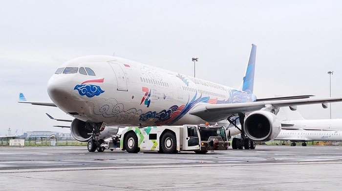 Garuda Indonesia merayakan kiprahnya selama 74 tahun. Garuda meluncurkan livery terbaru bertema 'The Beauty of Kembara Angkasa' pada armada A330-900 Neo.