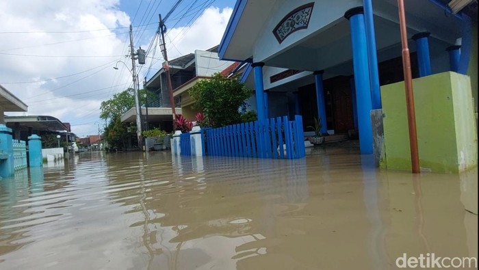 Banjir melanda Kendal, Jumat (3/3/2023).