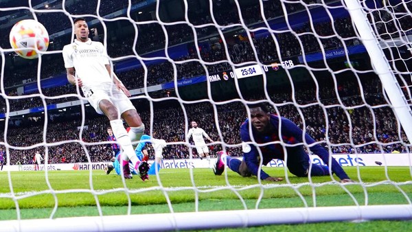 Gol Bunuh Diri Eder Militao Menangkan Barcelona di Bernabeu