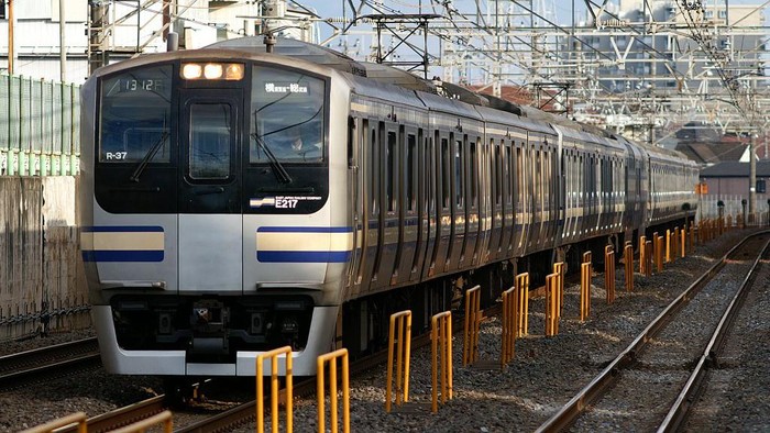 PT KCI yang mengelola KRL Jabodetabek terancam kekurangan armada. Pasalnya, izin impor KRL yang diajukan PT KCI terganjal di Kementerian Perindustrian.