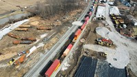 Kereta itu tergelincir dan terbakar di dekat perbatasan negara bagian Ohio dan Pennsylvania Februari 2023 lalu. Terkait peristiwa itu, Presiden Serikat Pekerja Kereta Api melakukan pertemuan dengan Pemerintah Amerika Serikat. Pertemuan itu berkaitan dengan sejumlah pekerja kereta api yang jatuh sakit saat upaya penyelamatan di lokasi tergelincirnya kereta api