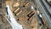 Seperti diketahui, pada 3 Februari 2023 lalu sebuah kereta kargo di Amerika Serikat (AS) tergelincir. Kereta yang tergelincir di East Palestine, Ohio, itu sedang mengirimkan bahan kimia berupa vinil klorida dari Madison, Illinois, ke Conway, Pennsylvania.