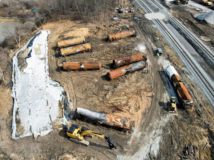 Begini Kondisi Kereta Angkut Bahan Kimia yang Tergelincir di AS