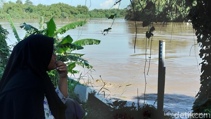 bengawan solo di bojongeoro siaga kuning