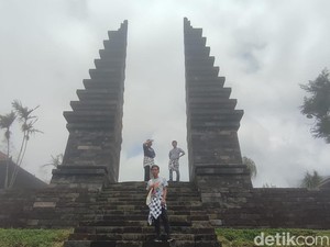 Candi Cetho, Candi di Atas Awan Tempat Ibu Tien Soeharto Semadi
