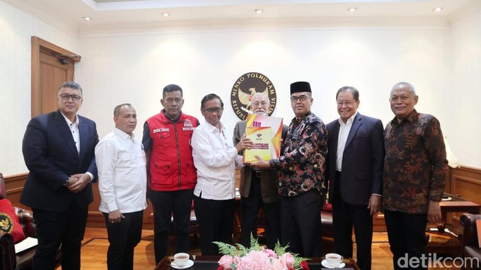 Data 5.000 korban pelanggaran HAM di Aceh diserahkan ke Menkopolhukam.