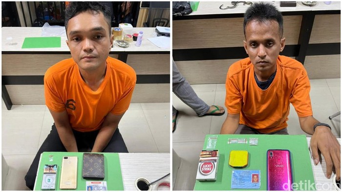 Dua pengedar narkoba, salah satunya pecatan polisi di Pekanbaru ditangkap.