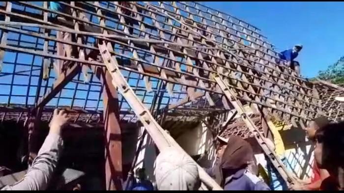 Dua rumah di Bojonegoro roboh tergerus arus Bengawan Solo