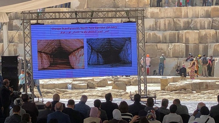 Egyptian Minister of Tourism and Antiquities Ahmed Issa talks to the media in front of the Great Pyramid of Giza, Cairo, Egypt, March 2, 2023. REUTERS/Sherif Fahmy